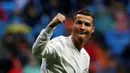 Bintang Real Madrid, Cristiano Ronaldo, merayakan gol yang dicetaknya ke gawang Sporting Gijon pada laga La Liga di Stadion San tiago Bernabeu, Sabtu (26/11/2016). Madrid menang 2-1 atas Gijon. (Reuters/Susana Vera)