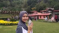 Salah satu pengunjung The Great Asia Africa, destinasi wisata terbaru di Lembang, Bandung Barat. (dok. Instagram @utamiaml)/https://www.instagram.com/p/B5h6znvFBBR/Tri Ayu Lutfiani)