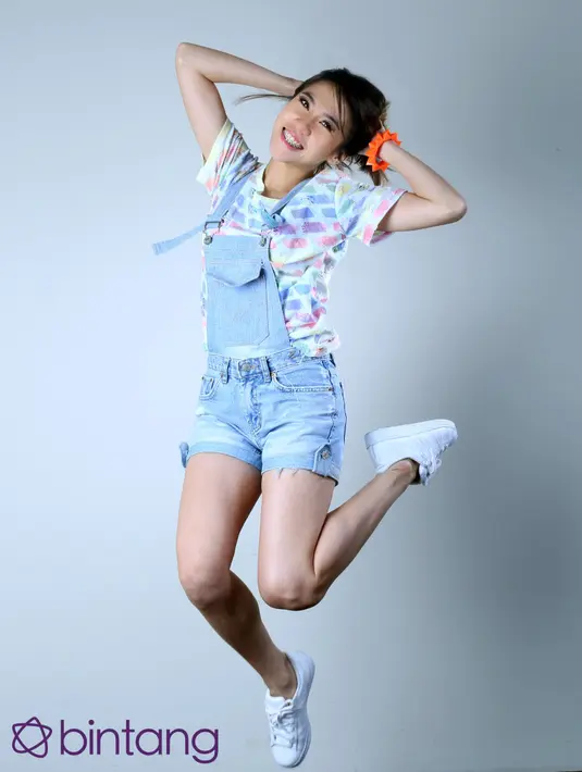 Tapi yang ngangenin dari Cherrybelle itu adalah kita punya sembilan kasur tiup bersama. Jadi kalau lagi capek, tidur bersama-sama. (Andy Masela/Bintang.com)