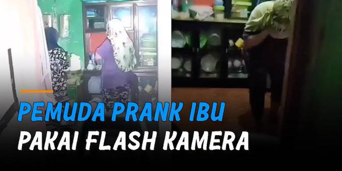 VIDEO: Jahil Banget, Pemuda Prank Ibu Pakai Flash Kamera Saat Hujan Deras