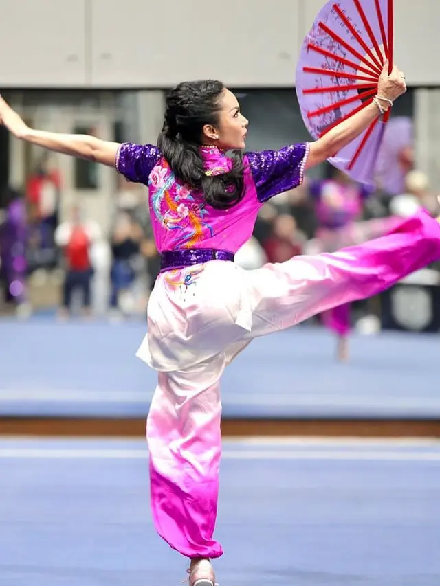 Potret Atletis Krisdayanti Latihan untuk Kompetisi Wushu di Usia 50 Tahun, Berbalut Busana Cerah Bernuansa Ungu