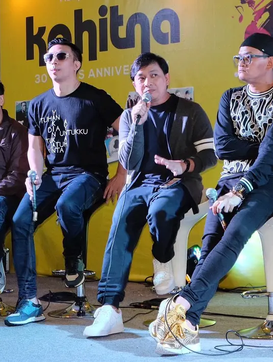 "Kami sudah siap menghibur penggemar," tandas Yovie Widianto. Konser ini juga melibatkan beberapa penyanyi maupun grup band papan atas tanah air yang akan membawakan konsep tribute untuk Kahitna. (Dezmond Manullang/Bintang.com)