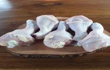 Cuma 5 Menit, Ini Trik Cairkan Daging Ayam Beku Tanpa Cuka atau Rendaman Air Panas