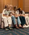Raja Spanyol sekeluarga merayakan kemenangan Timnas Spanyol di pertandingan semifinal Piala Dunia 2026. (dok. Instagram @casareal.es)