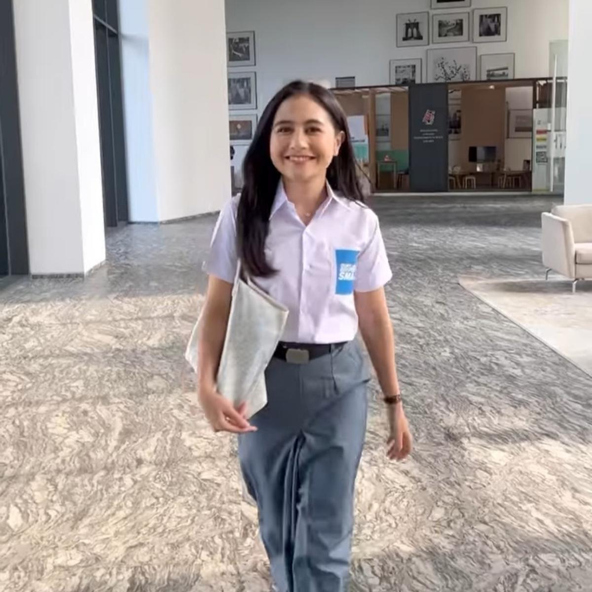 PotrePrilly Latuconsina Tampil Mengenakan Seragam SMA