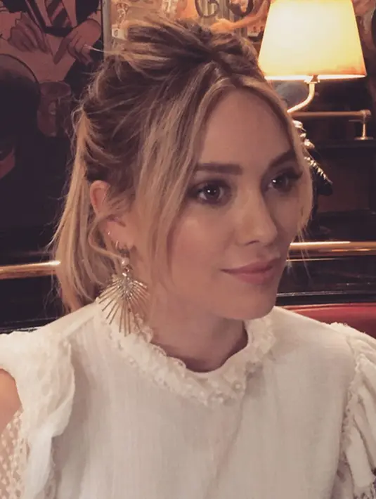 Kejadian pencurian yang menimpa Hilary Duff ini bukan yang pertama kali di kalangan selebriti. Sebelumnya, ada Kim Kardashian yang menjadi korban perampokan di Paris di mana nyawanya pun juga hampir hilang. (Instagram/hilaryduff)