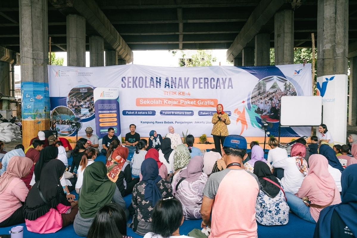8 Potret Andien Buka Sekolah Gratis di Tengah Tumpukan Sampah Rawa Bebek, Banjir Pujian