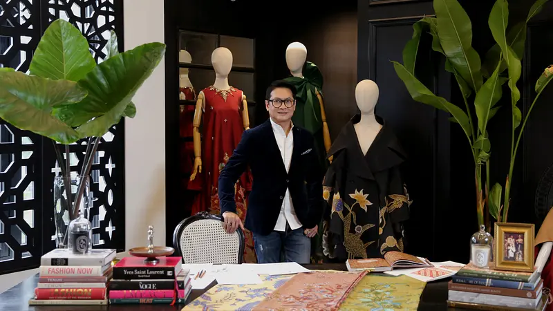 Melihat Koleksi Terbaru Batik Kudus dari Denny Wirawan dalam Virtual Fashion Show