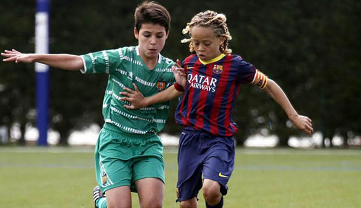 Menurut  Rigillio Simons, pihak Chelsea sudah menawarinya kontrak dan menyiapkan uang dalam jumlah besar. (Mundodeportivo.com)