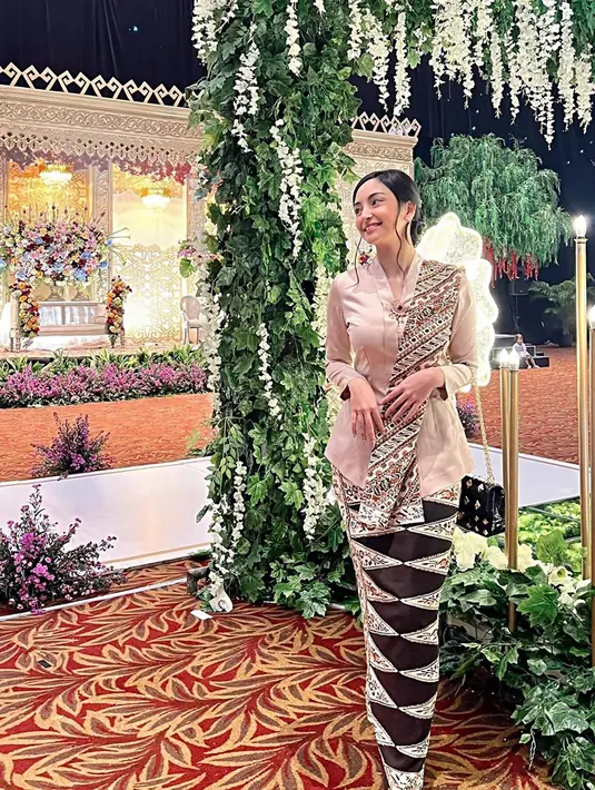 Beberapa tahun lalu, Valerie sempat dikabarkan menjalin hubungan dengan aktor bernama Arief Fadhillah. Namun dalam beberapa waktu belakangan ini sudah tidak ada potret kebersamaan keduanya yang diunggah dalam media sosial Instagram masing-masing. Selama ini, Valerie pun tidak pernah membagikan potret kedekatannya dengan seorang pria. (Liputan6.com/IG/valtifanka)