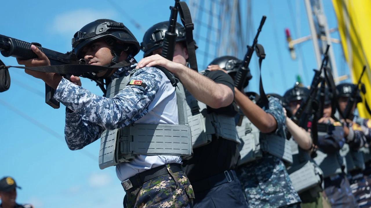 Taruna ASEAN Plus Cadet Sail 2026 Jalani Latihan VBSS di Atas KRI Bima Suci Menuju Belawan