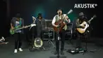 Akustik Plus episode kali ini terasa cukup unik dengan kehadiran KawanLama. Band yang setia di musik folk ini bakal menghanyutkanmu 