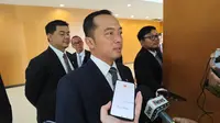 Menteri Sekretaris Negara Prasetyo Hadi usai pelantikan di Kantor Kementerian Sekretariat Negara Jakarta, Jumat (29/11/2024). (Liputan6.com/Lizsa Egeham)
