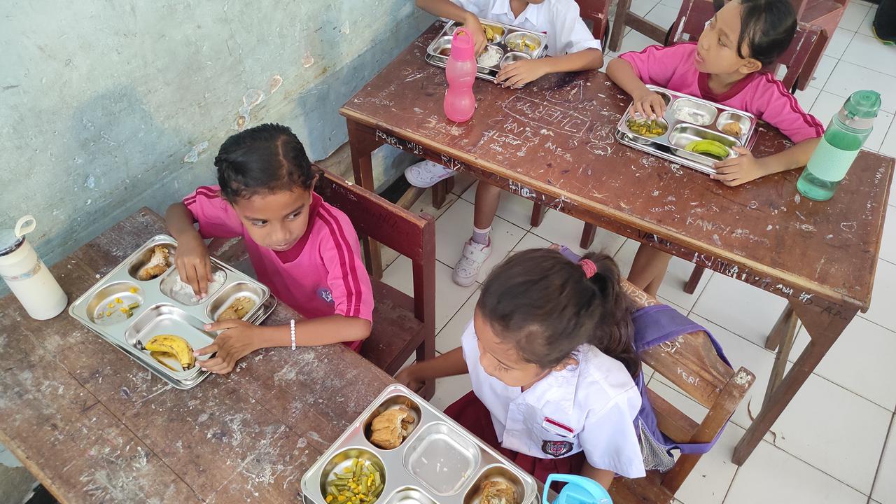 makan bergizi gratis di kupang