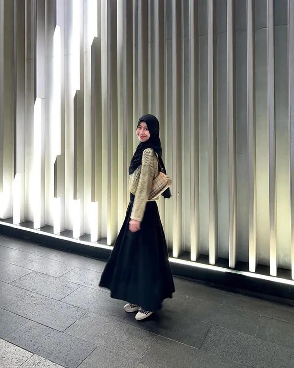 Potret Adiba Khanza Istri Egy Maulana Pakai Rok, Referensi Gaya Anggun di Usia 25-an