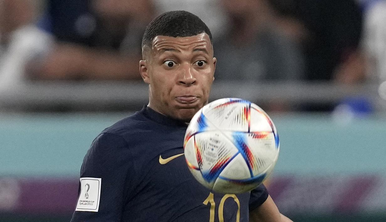 Timnas Prancis memang sangat mengandalkan kemahiran Kylian Mbappe untuk mencetak gol dalam pertandingan kali ini agar bisa merebut tiket 16 Besar Piala Dunia 2022. (AP Photo/Thanassis Stavrakis)