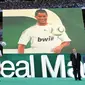 Cristiano Ronaldo ketika diperkenalkan di hadapan suporter Real Madrid, Juli 2009. (AFP/Dani Pozo)