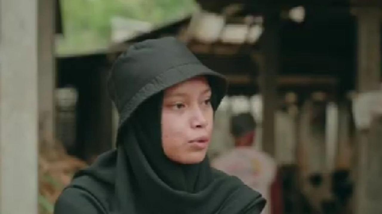 Gadis Blitar Ini Bangga Banget Jadi Petani, Bisa Sulap Kotoran Sapi Tidak Bau Busuk