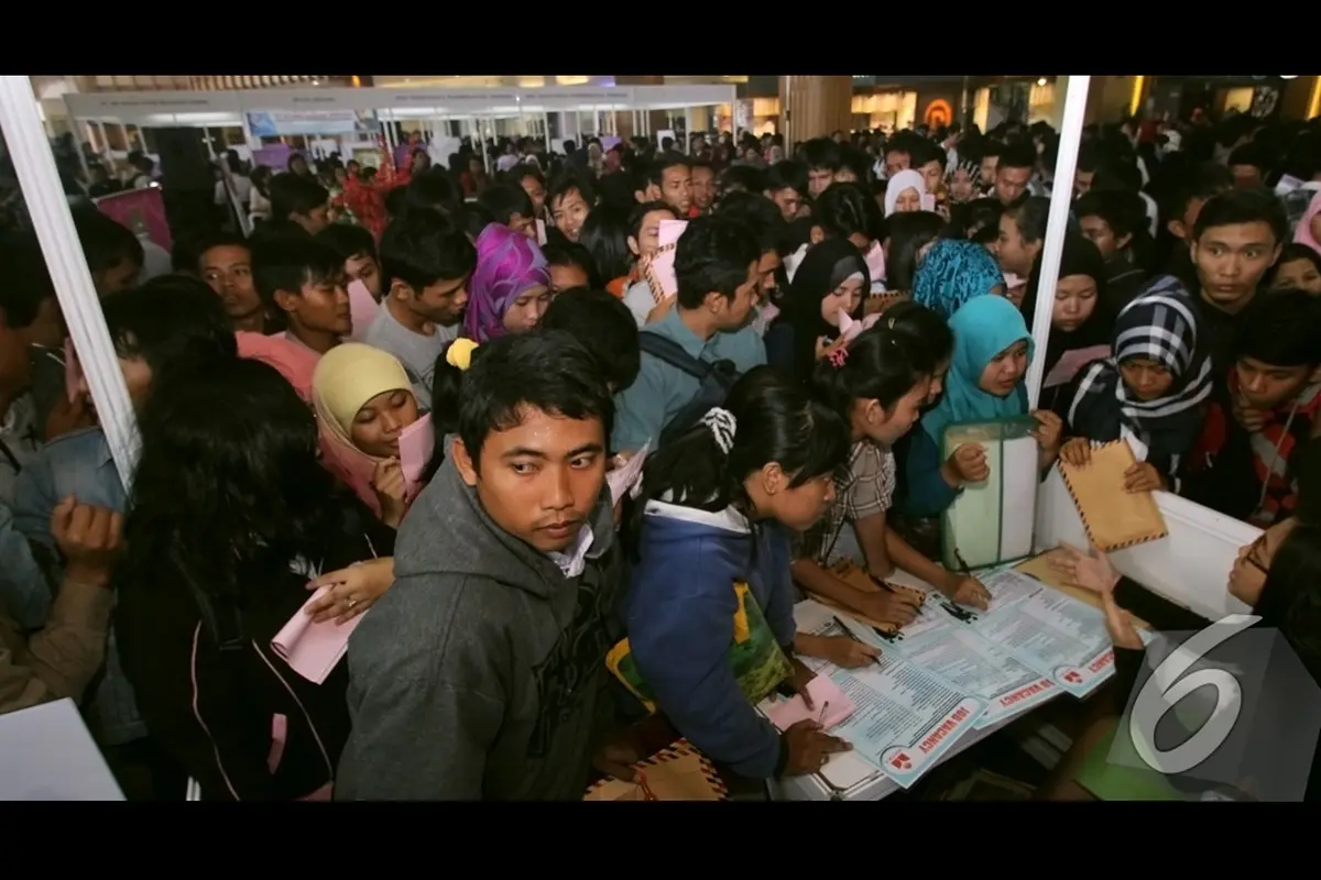 Stand Lowongan Kerja Ini Diserbu Ribuan Pelamar