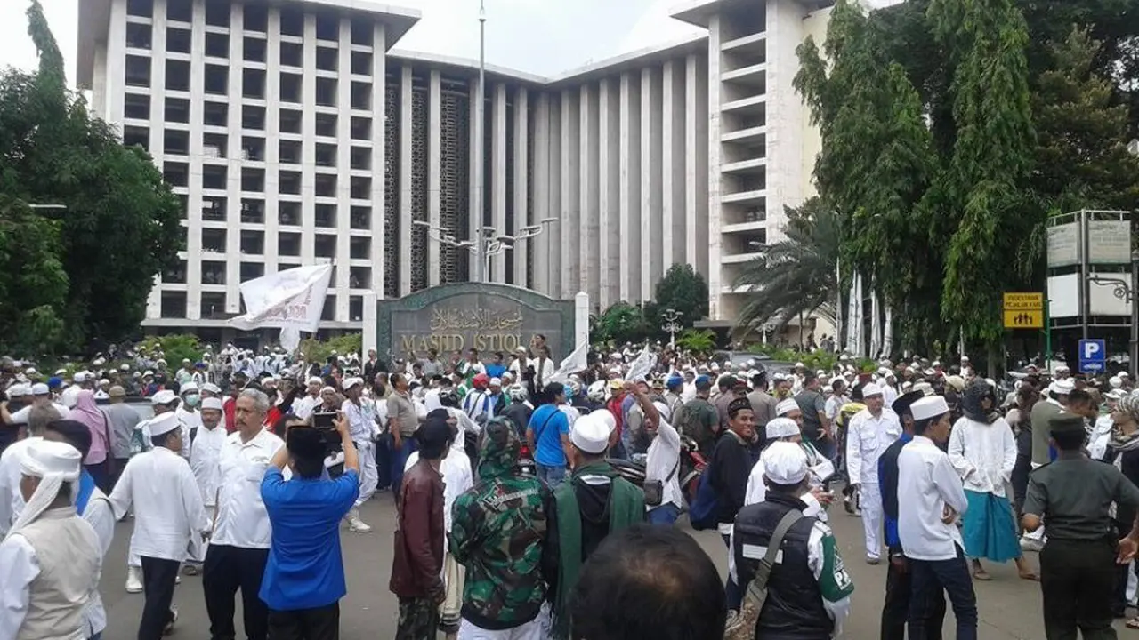 Hindari Titik Kemacetan Dampak Demo FPI 