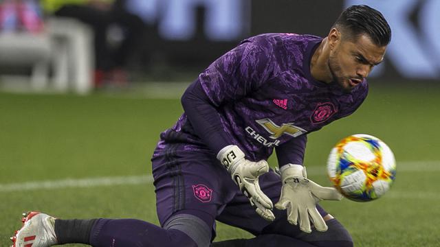 Foto: 5 Pemain Bintang Liga Inggris yang Kini Berstatus Tanpa Klub, termasuk Sergio Romero dan Gary Cahill