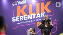 Ketua KPU, Arief Budiman memberikan sambutan dalam acara peluncuran Gerakan Klik Serentak (GKS) di kantor KPU, Jakarta, Rabu (15/7/2020). KPU meluncurkan GKS sebagai tanda dimulainya tahapan pencocokan dan penelitian (coklit) data pemilih untuk Pilkada Serentak 2020. (Liputan6.com/Faizal Fanani)