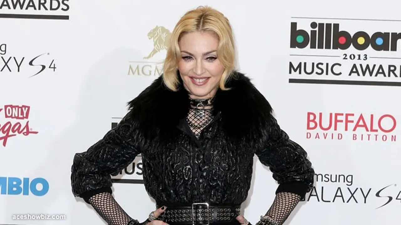 madonna-cihuy-130827b.jpg