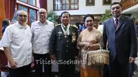 Titiek Soeharto turut serta meramaikan acara syukuran atas penerimaan kenaikan pangkat Prabowo Subianto. Intip penampilan Titiek berikut ini. [Foto: IG/@titieksoeharto]