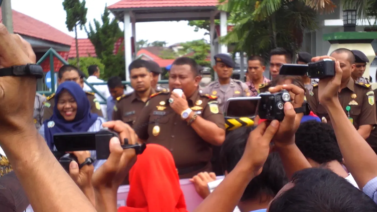 Demonstrasi di depan Kantor Kejari Bengkulu
