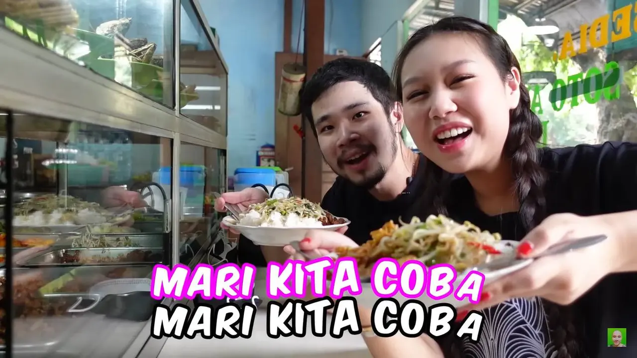 Pertama Kali Coba Jengkol, Ini 7 Momen Sisca Kohl dan Jess No Limit di Warteg