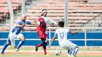 Mantan striker timnas Indonesia, Rochy Putiray, berusaha melewati pemain Siwo Jaya pada laga Agum Gumelar Cup di SUGBK, Jakarta, Minggu (10/4/2016). Para mantan pemain timnas Indonesia menang 2-1 atas Siwo Jaya. (Bola.com/Vitalis Yogi Trisna)