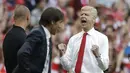 Ekspresi dua pelatih usai laga Final Piala FA 2016-2017 di Stadion Wembley, London, Sabtu (27/5). Chelsea kalah 2-1 melawan Arsenal di laga Final Piala FA tersebut. (AP Photo)