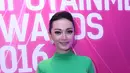 Zaskia Gotik  saat menghadiri Infotainment Awards di Studio 6 Emtek City, Daan Mogot, Jakarta, Jumat (22/1/2016). (Liputan6.com/Herman Zakharia)