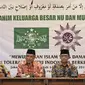 Ketua Umum PBNU KH. Said Aqil Siradj (ketiga kanan) dan Ketua Umum PP Muhammadiyah H. Haedar Nashir (kedua  kiri) memberi keterangan saat silaturahim keluarga besar NU dan Muhammadiyah di kantor PBNU, Jakarta, Jumat (23/3). (Liputan6.com/Herman Zakharia)