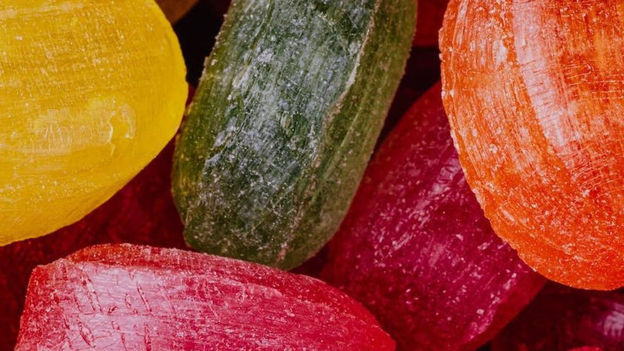 Pewarna makanan, seni rupa yang menjadikan hidangan lebih menarik dan menggoda.