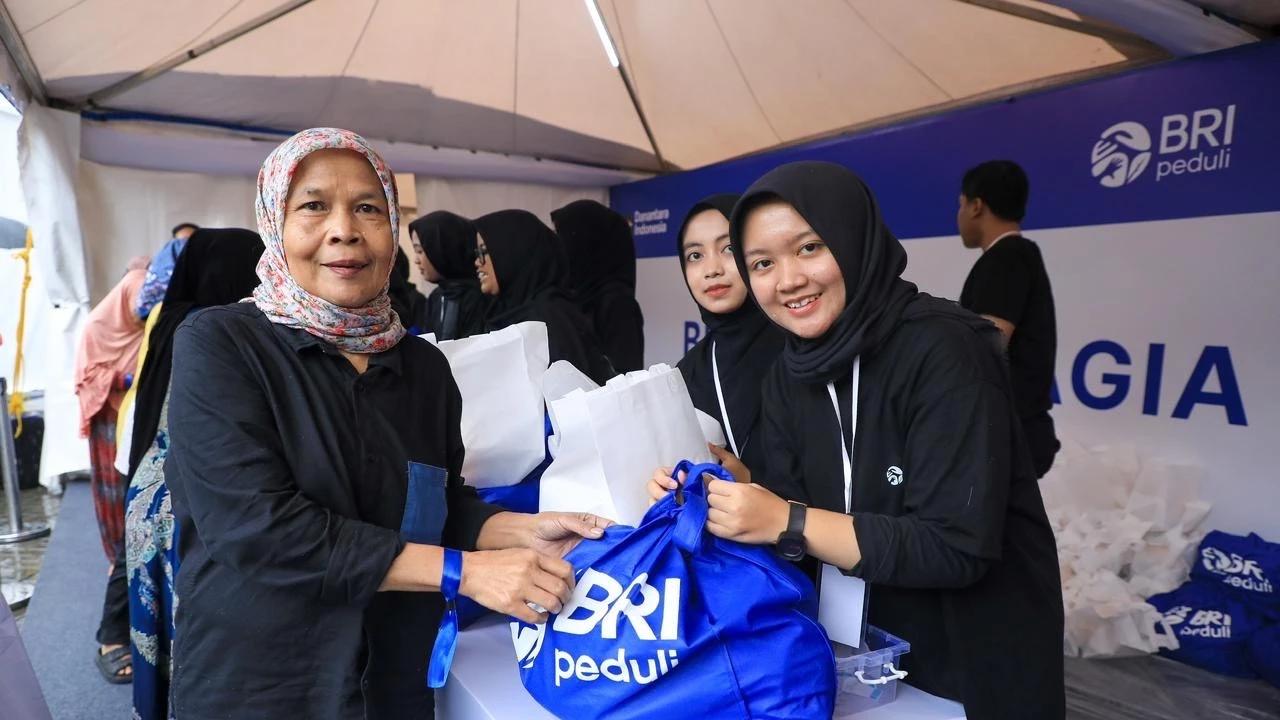 Program BRI Menanam – Grow & Green penanaman dan pemberian 3.000 bibit pohon produktif dan pohon keras di Kiara Artha Park, Bandung
