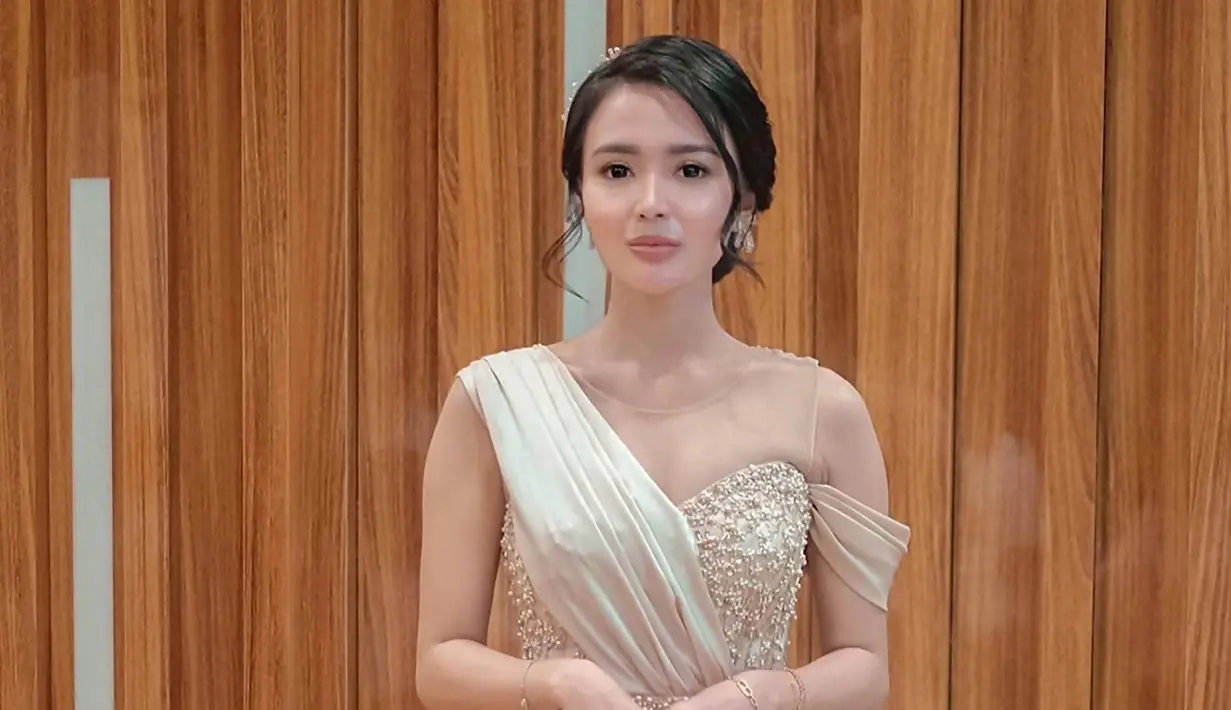 Wika Salim merupakan salah satu penyanyi dangdut yang saat ini kerap tampil serba bisa. Awalnya dikenal sebagai penyanyi, namun dalam perjalannya ia pun kembangkan sayapnya di dunia akting hingga jadi presenter. (Liputan6.com/IG/@wikasalim)