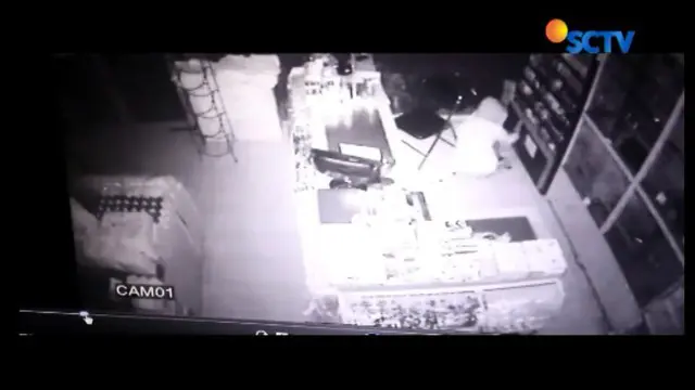 Aksi 3 Pencuri Rokok di Minimarket Terekam CCTV