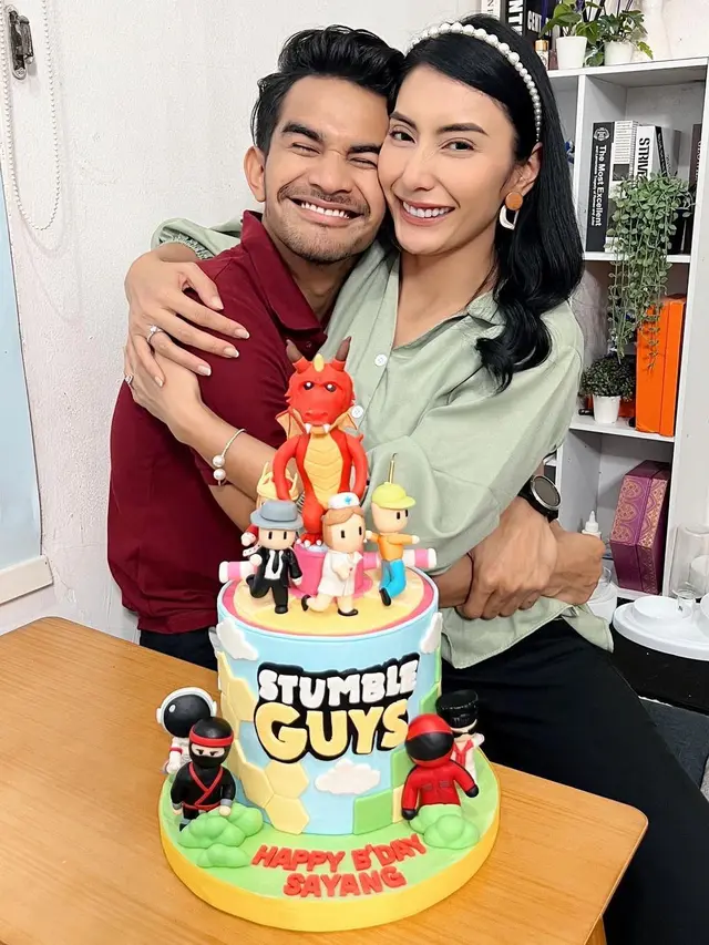 [Fimela] Tyas Mirasih dan Tengku Tezi