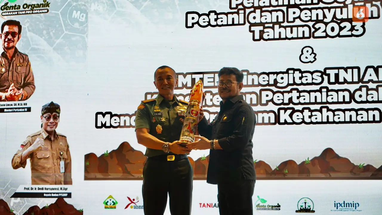 Mentan Syahrul Yasin Limpo dan Pangdam XIV Hasanuddin Mayjen TNI Totok Imam Santoso (Liputan6.com/Fauzan)