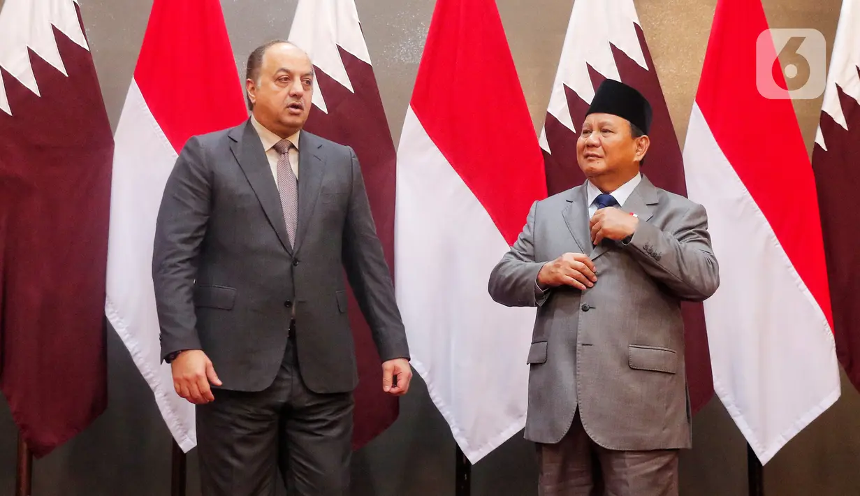 Sedangkan Khalid yang mengenakan jas lengkap berwarna hitam. (Liputan6.com/Angga Yuniar)