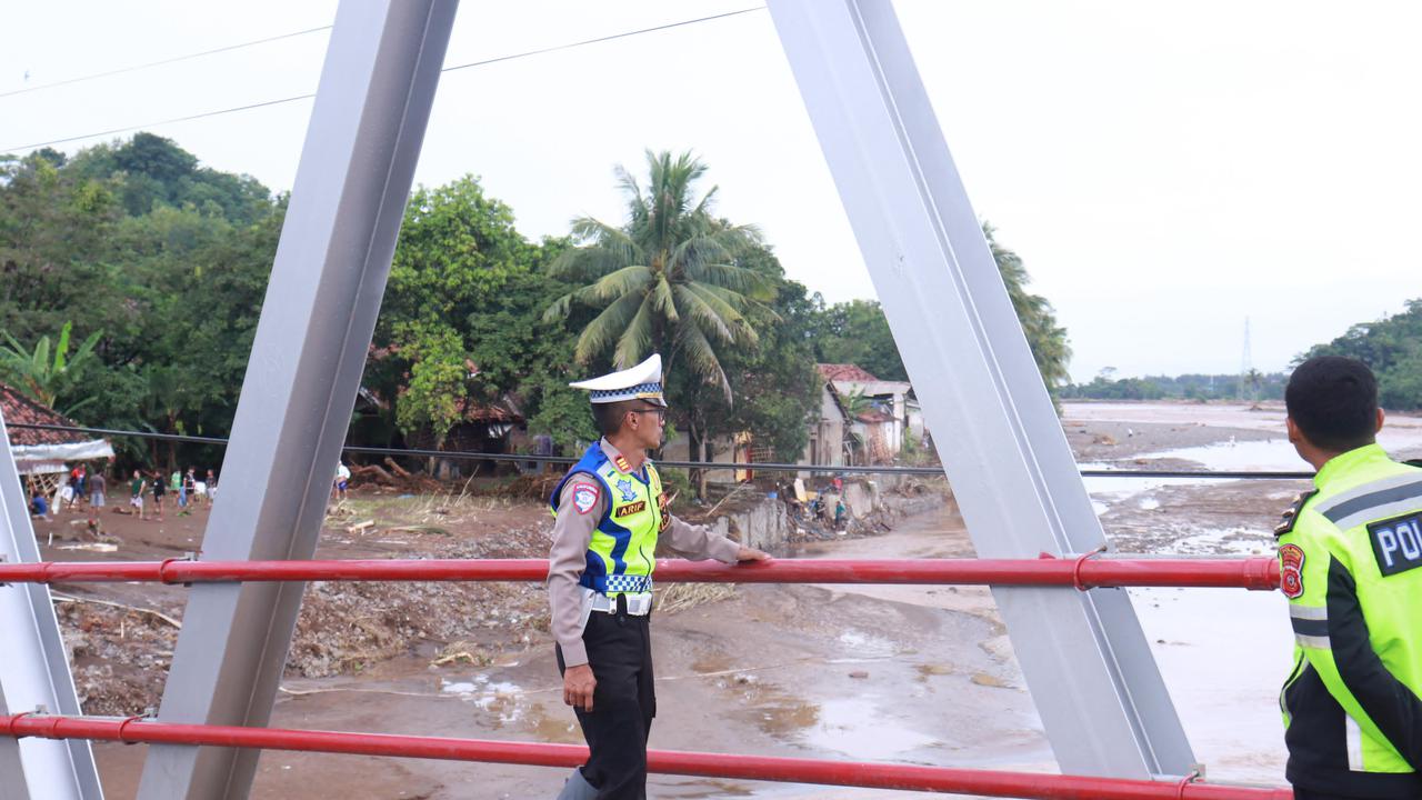jembatan cidadap putus