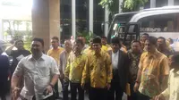 DPD GOlkar datangi DPP Golkar ajukan Munaslub (Liputan6.com/Muhammad Radityo Priyasmoro)