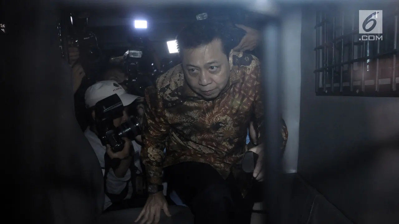 Dikawal Ketat, Setya Novanto Kembali Masuk Mobil Tahanan KPK