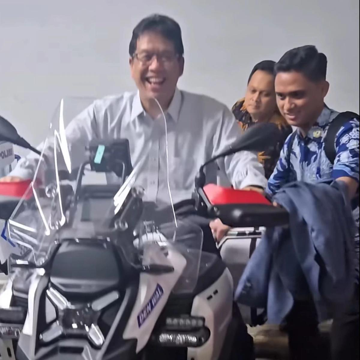 Menkeu Purbaya Iseng Jajal Moge Patwal