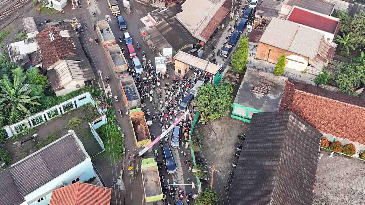 FOTO: Horor Macet Setiap Pagi di Parung Panjang