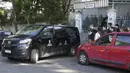 Rekaman video yang menunjukkan pesawat berputar-putar sebelum jatuh ke tanah menghebohkan orang-orang di seluruh dunia, dan penyebab kecelakaan belum diketahui. (AP Photo/Andre Penner)