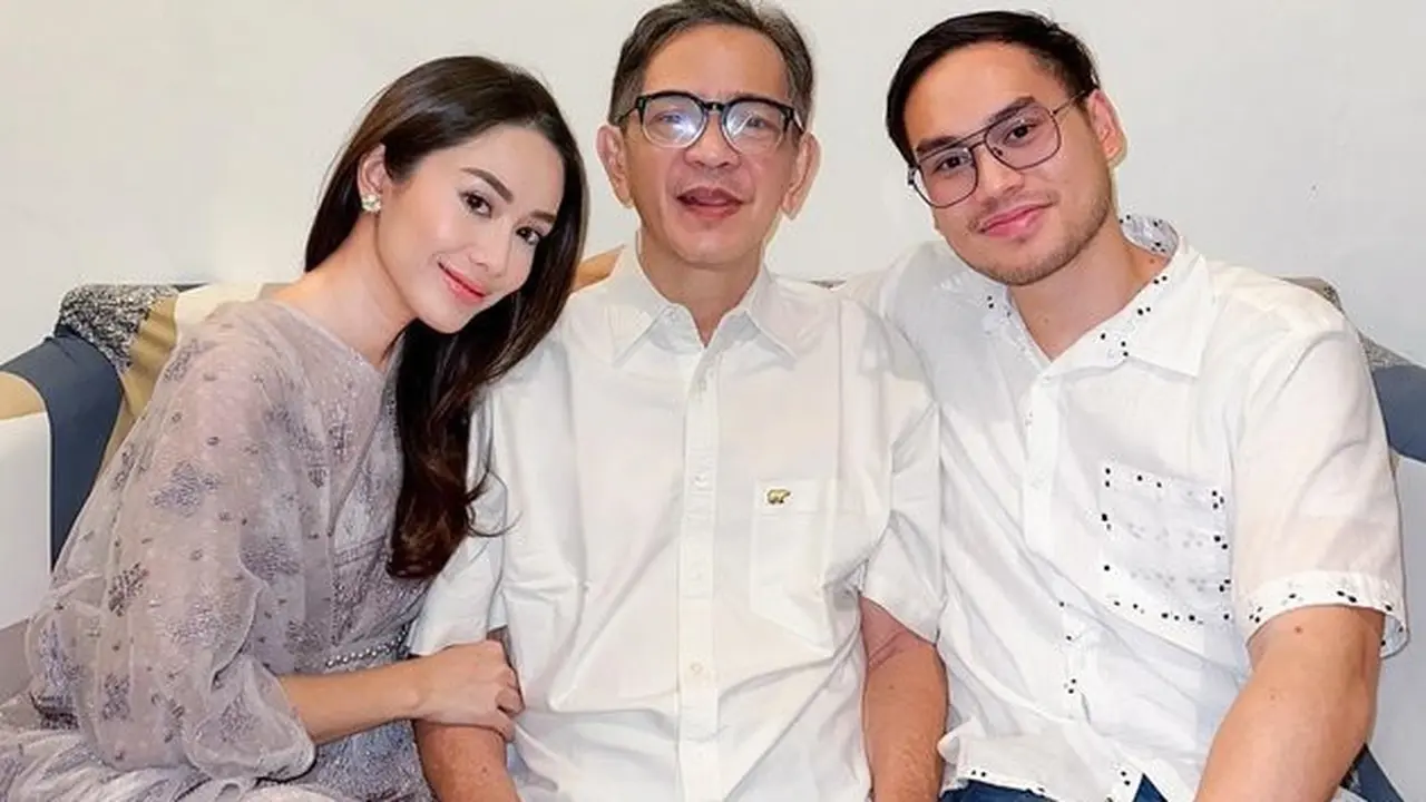 7 Potret Terbaru Ray Sahetapi Usai Stroke, Jalani Lebaran Bareng Keluarga