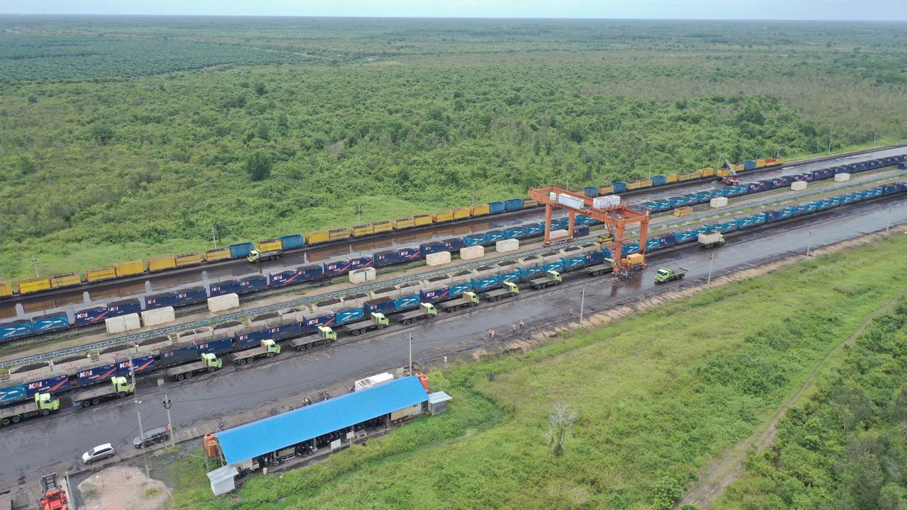 PT RMK Energy Tbk berhasil memuat 887,5 ribu MT batubara ke tongkang pada bulan Juli 2023, atau melonjak 48,1% dibanding bulan sebelumnya. Ini angka tertinggi dalam sejarah RMKE. (Dok RMK Energy)