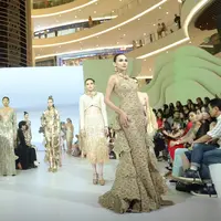 Melihat koleksi gaun mewah Ivan Gunawan yang terinspirasi dari kejayaan Majapahit